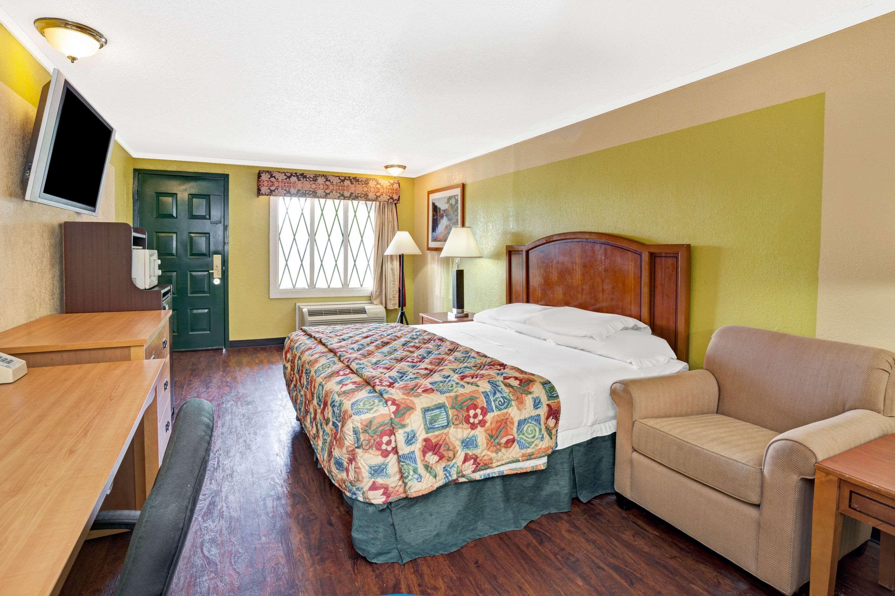 Knights Inn - Madison Heights Kültér fotó