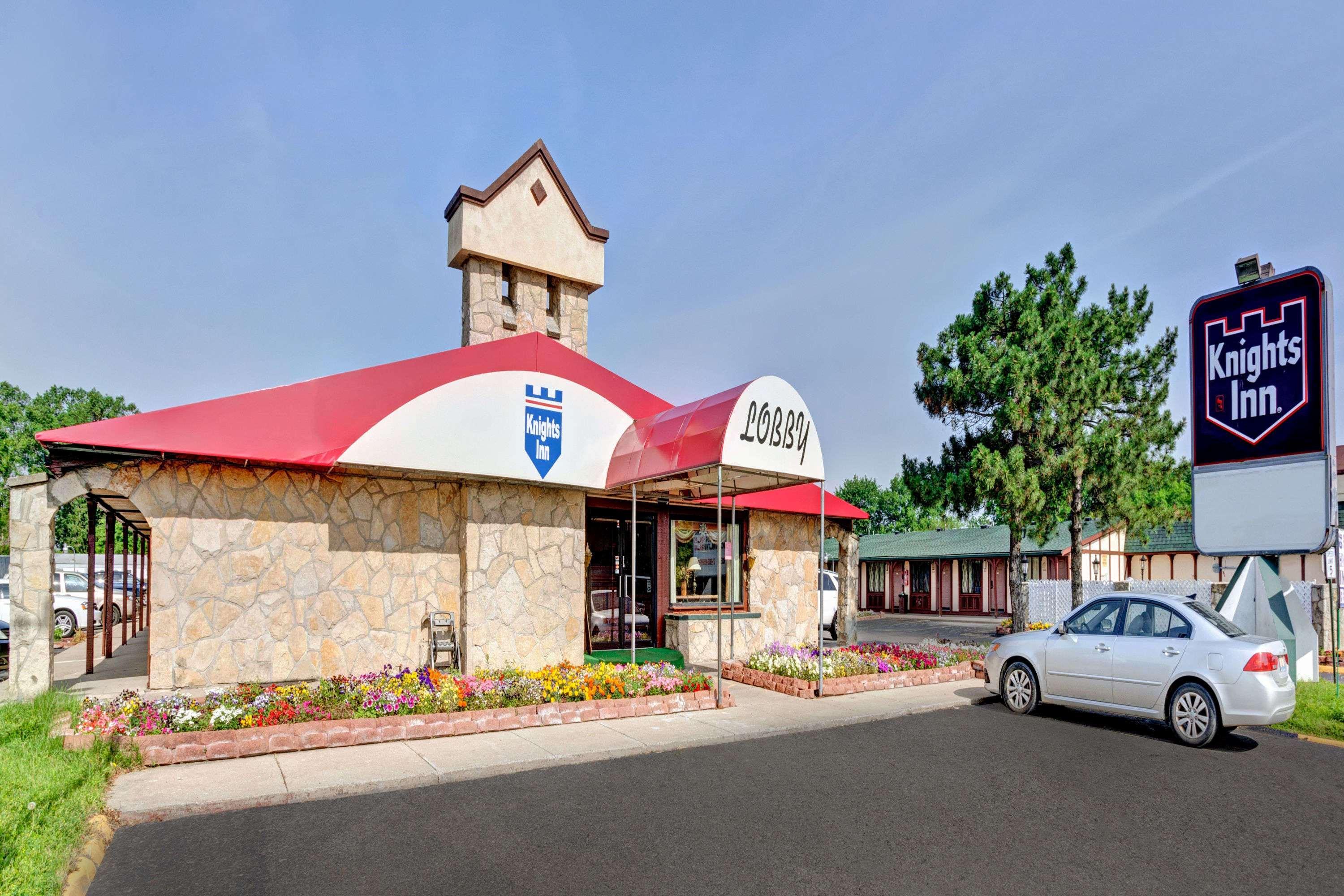 Knights Inn - Madison Heights Kültér fotó