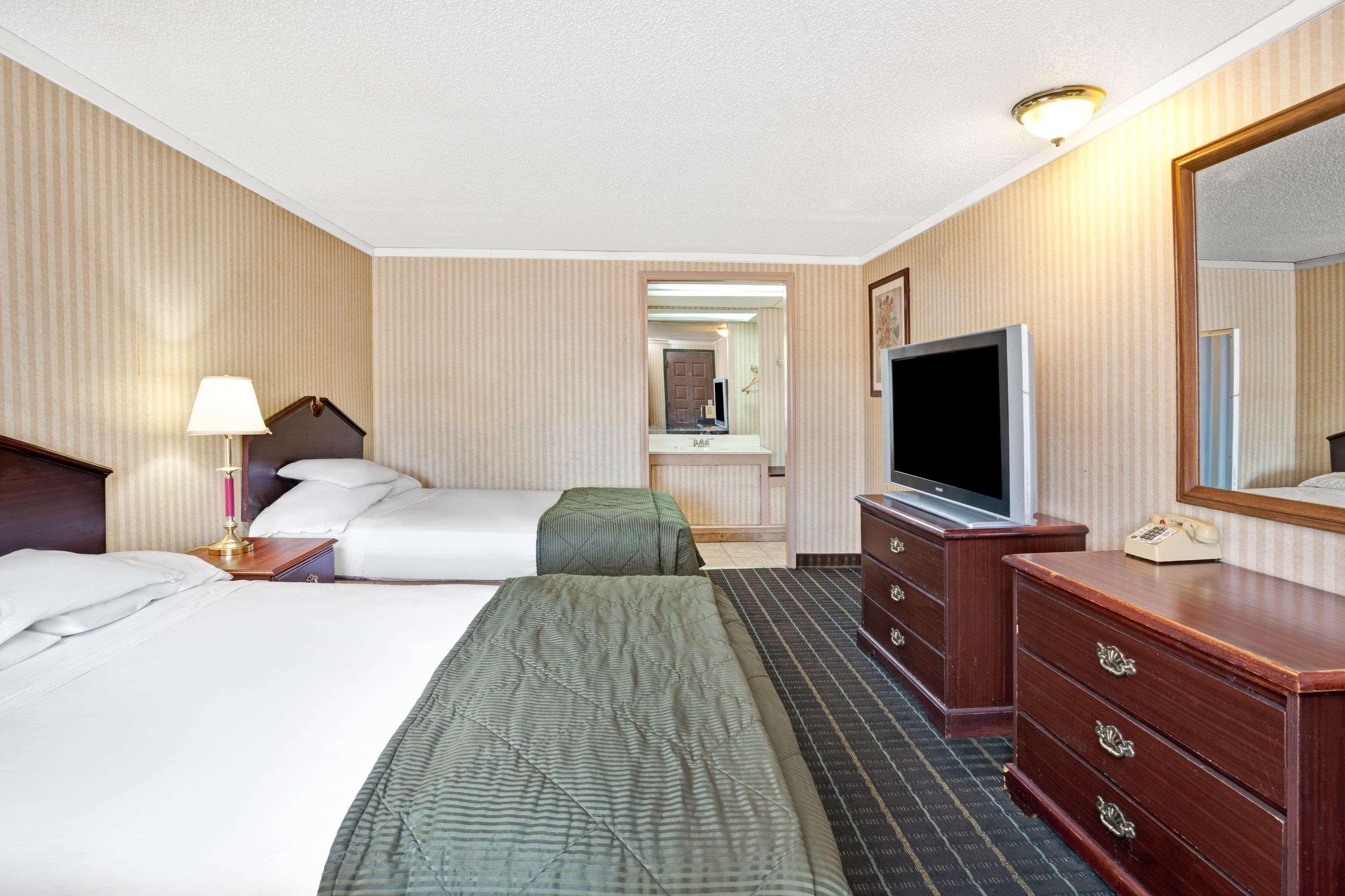 Knights Inn - Madison Heights Kültér fotó